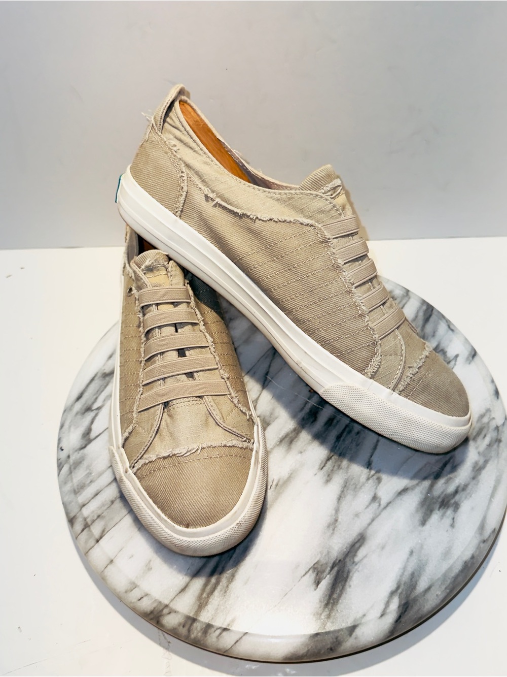 Blowfish Malibu Marley Sneaker Size 8.5 Gray Elastic Tie